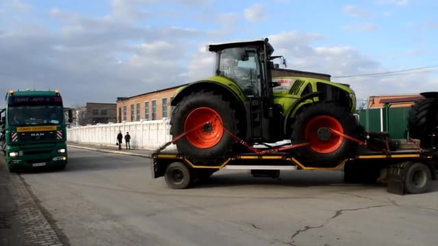 traktor-221